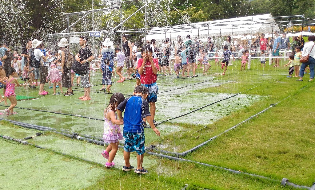 2019年も開催！広島市植物公園の「巨大噴水迷路」で水遊び！ ふぁみレポ！